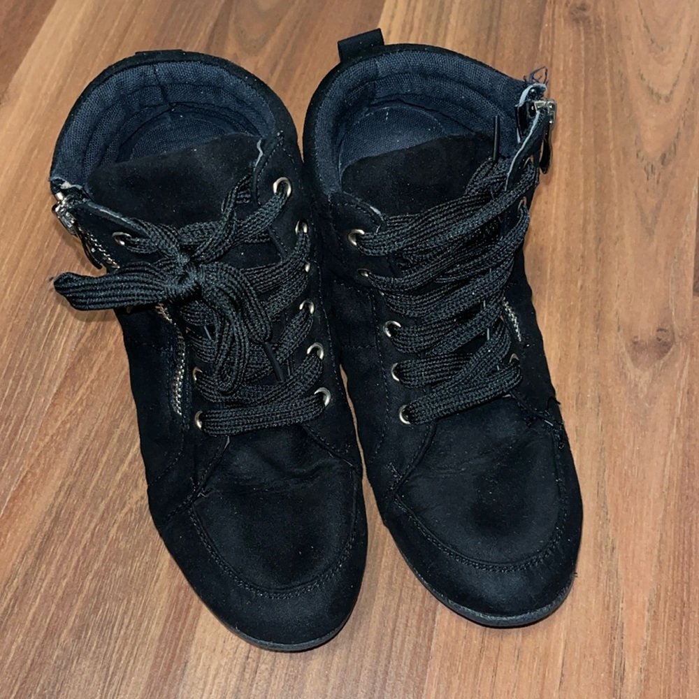 ARDENE Size 7 Black Zipper & Laced Wedge High Heel $30